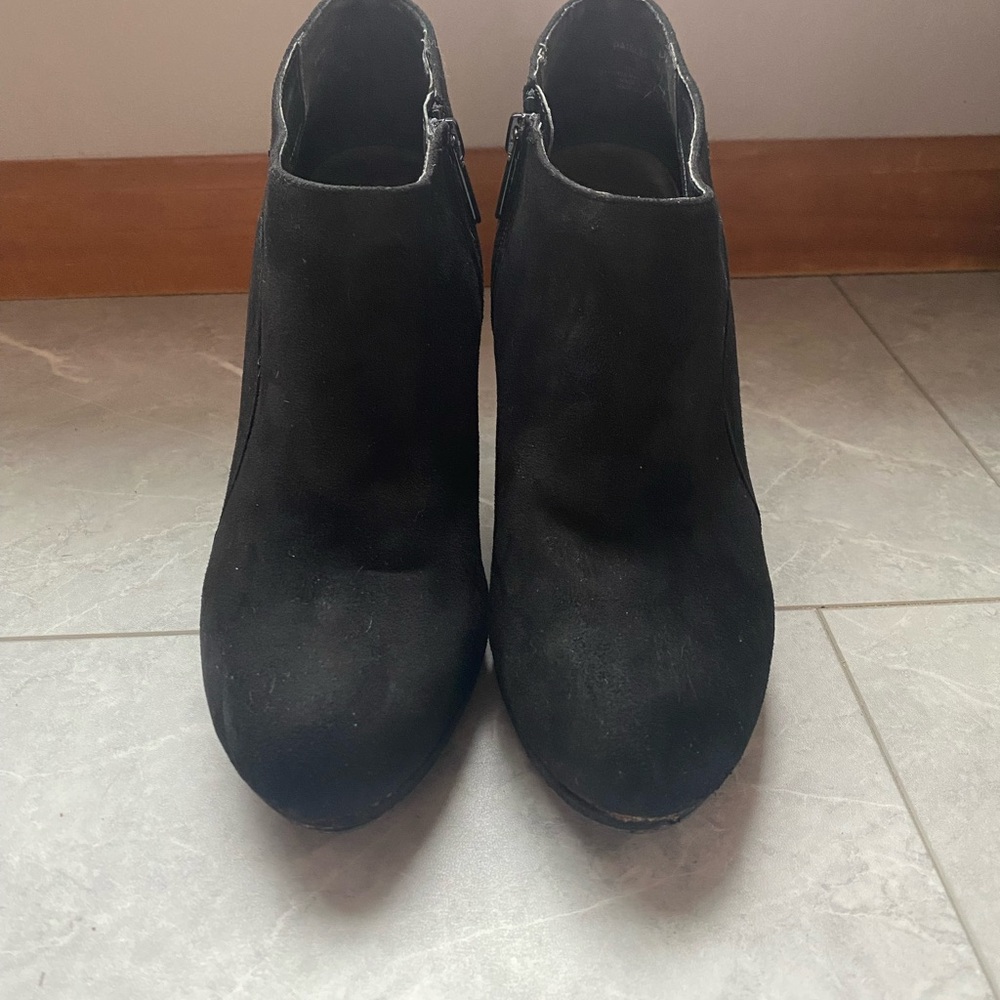 Size 9.5 Black Report Wedge Bootie